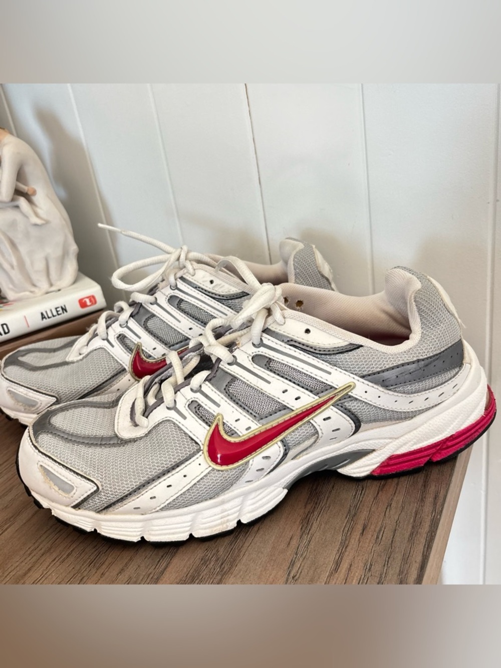 Nike Air Skyraider Women’s Sneakers Shoes Walking Running Size 9.